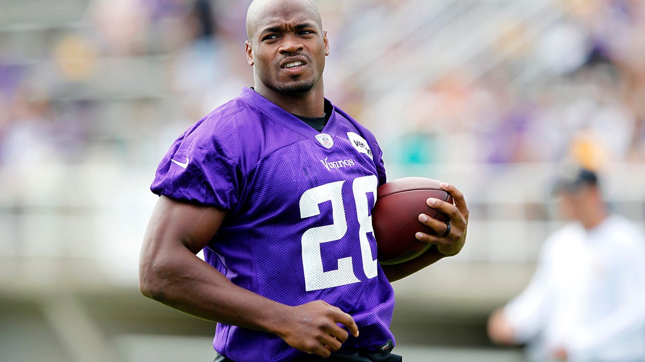 Vikings to rely on Peterson to produce, amidst uncertainty at QB